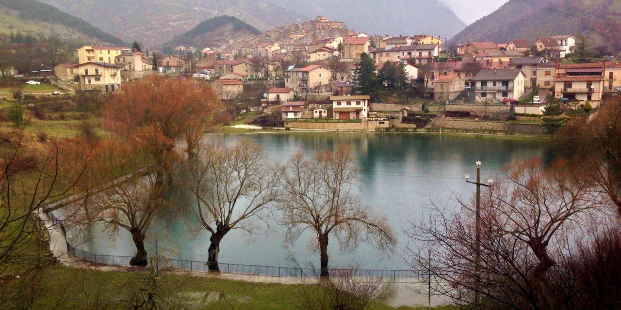 La Locanda Del Lago Lucciola Villalago Exterior foto